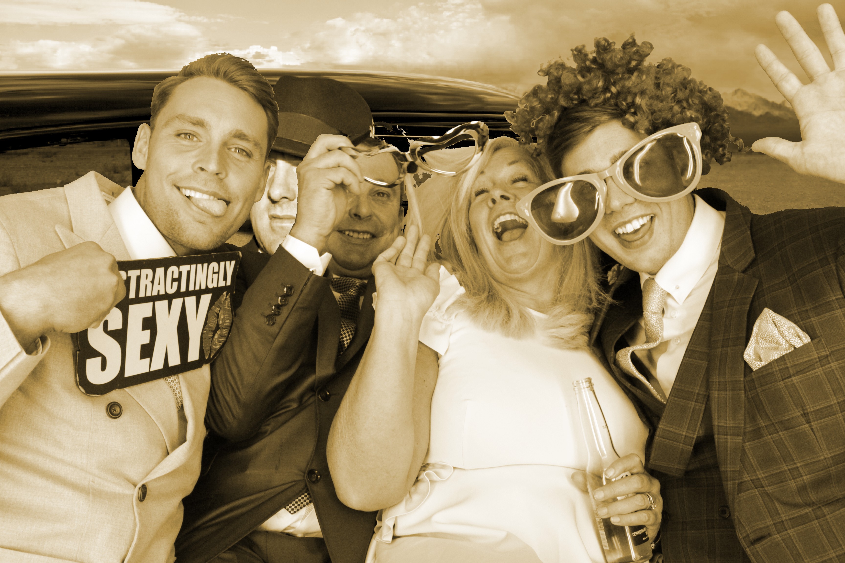 Mr & Mrs Hillier | View more photos from the event at gallery.myphotoboothexperience.co.uk/u/MyPhotoBoothExperienceLtd/Mr-Mrs-Hillier